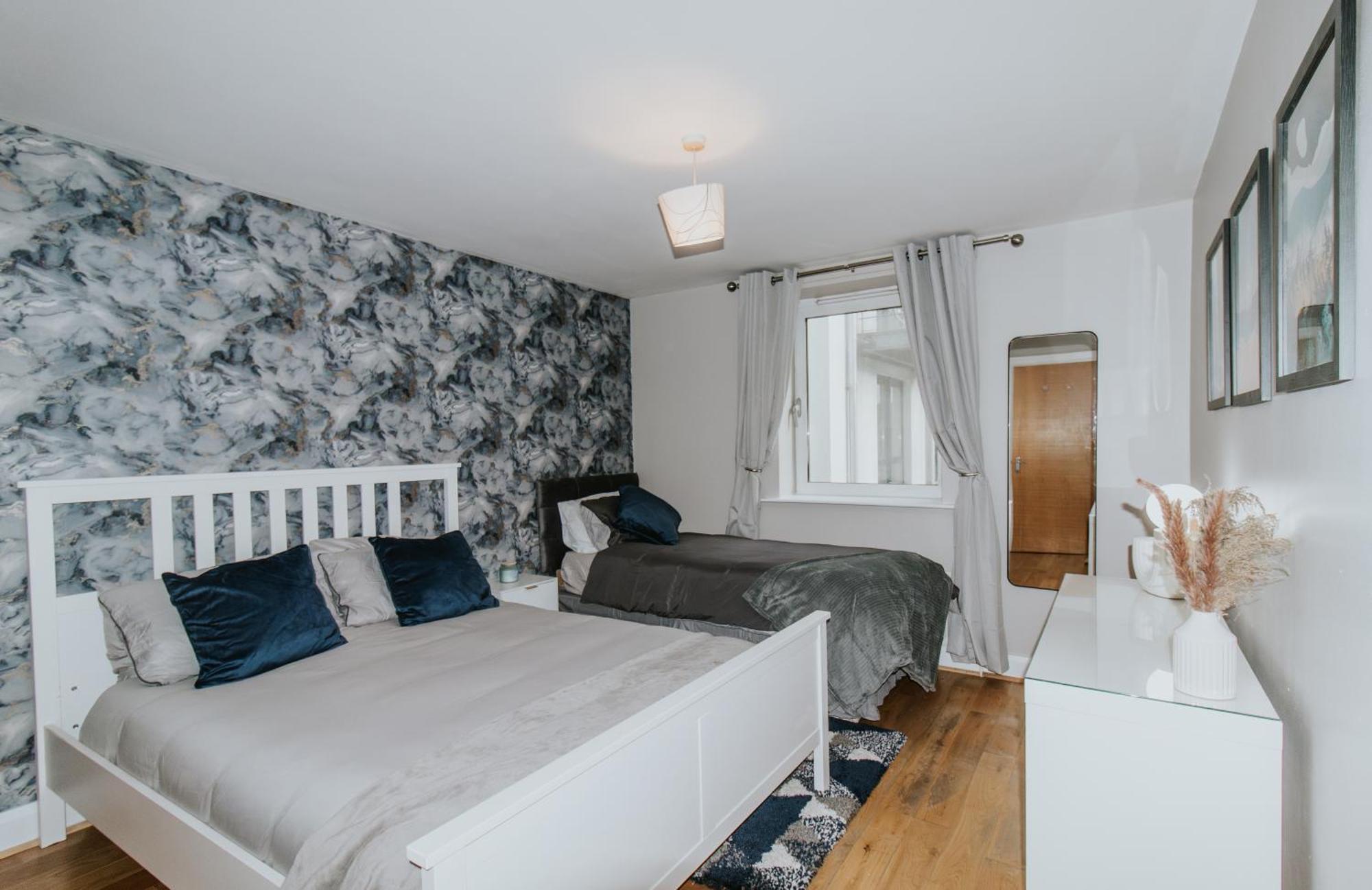 Whitehall Square Apartments- Queen'S Quarters 贝尔法斯特 外观 照片